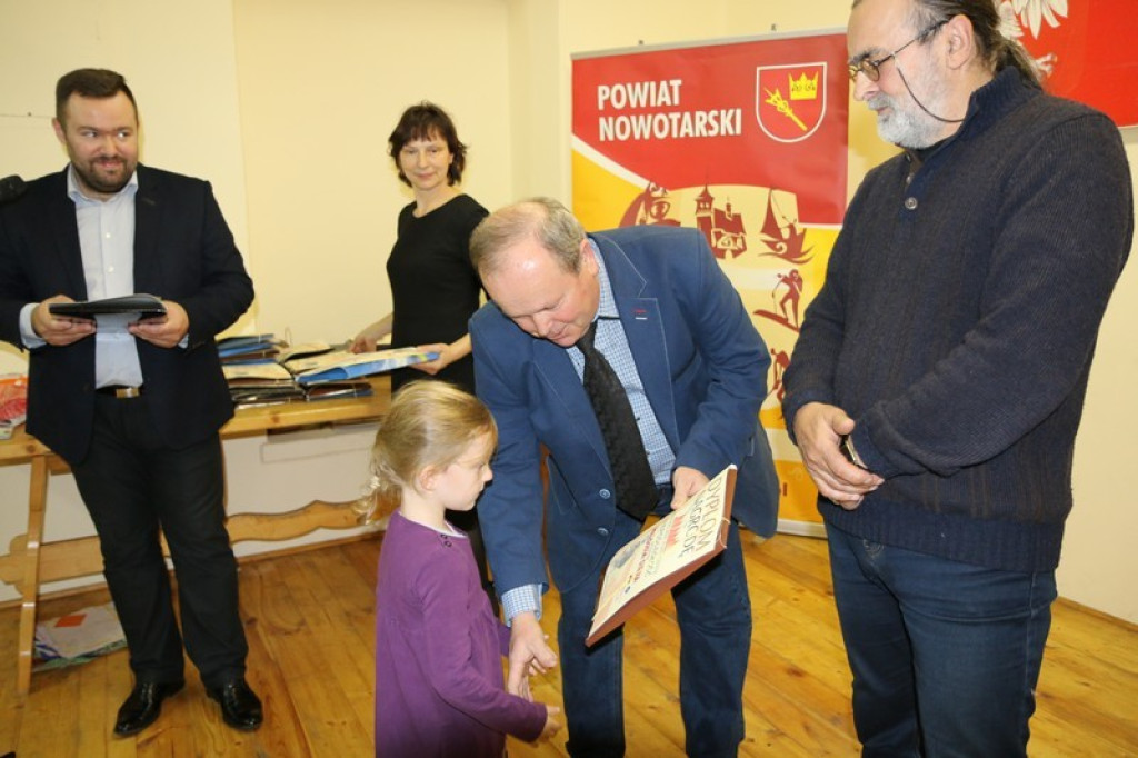 Wernisaż pokonkursowej wystawy konkursu „Niepodległość” w nowotarskim PCK