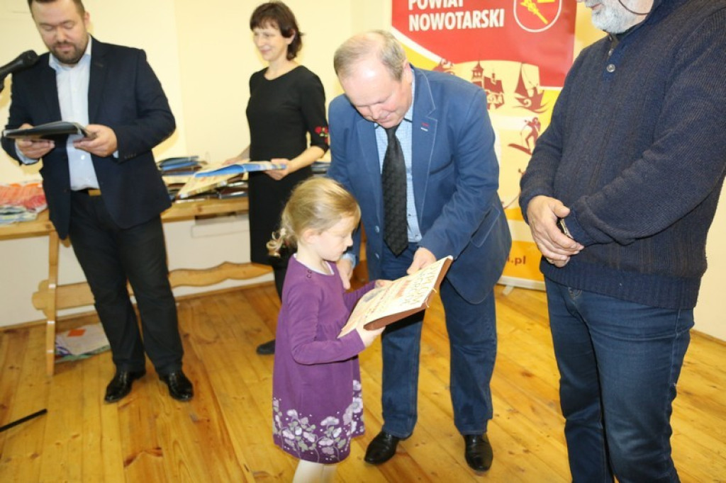 Wernisaż pokonkursowej wystawy konkursu „Niepodległość” w nowotarskim PCK