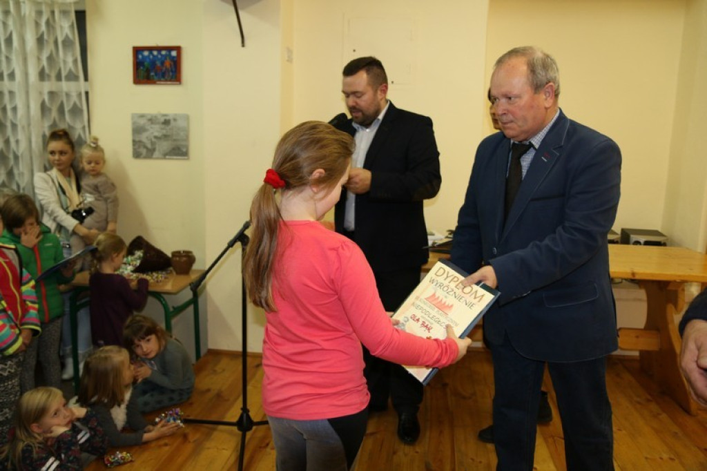 Wernisaż pokonkursowej wystawy konkursu „Niepodległość” w nowotarskim PCK