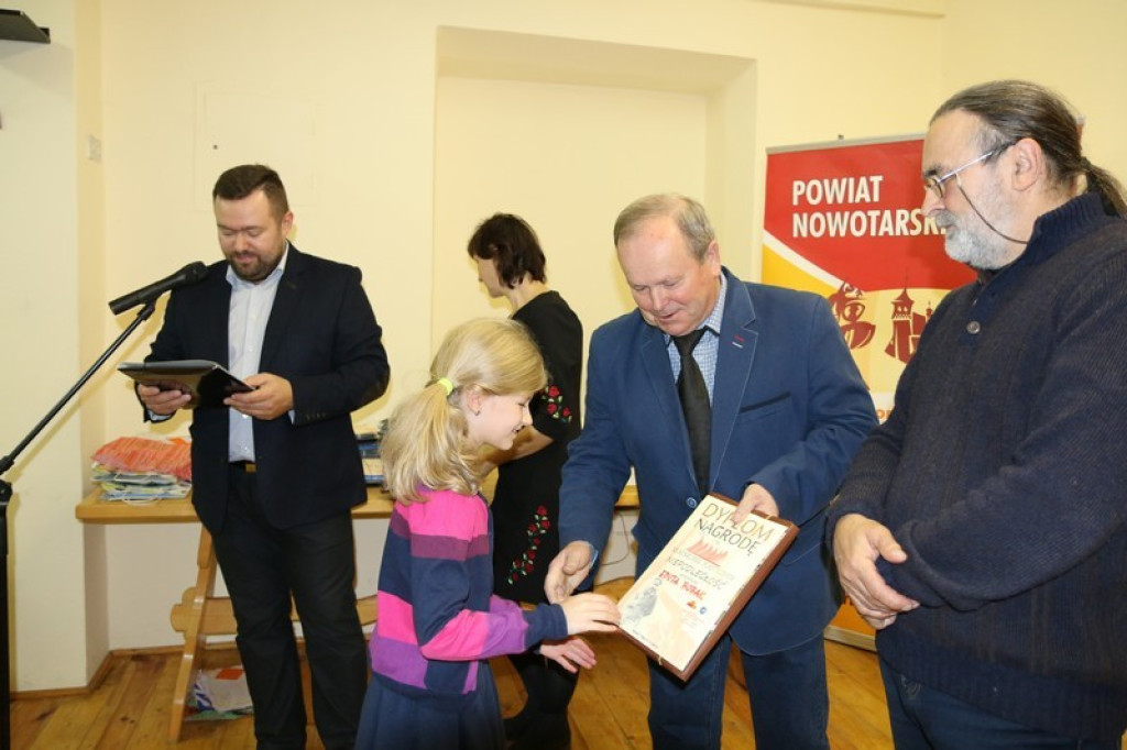 Wernisaż pokonkursowej wystawy konkursu „Niepodległość” w nowotarskim PCK