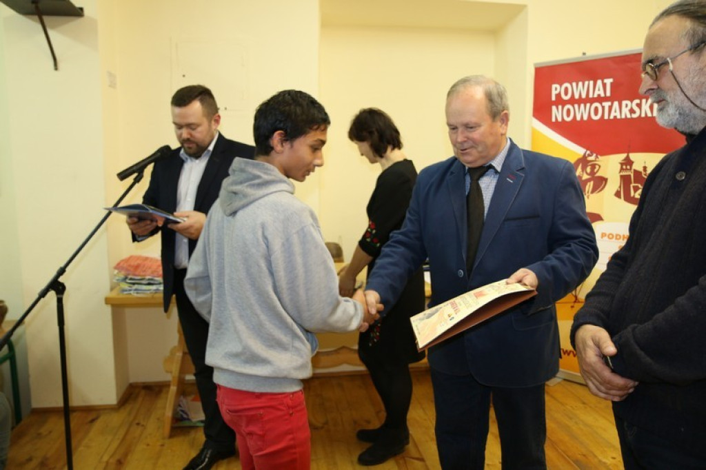 Wernisaż pokonkursowej wystawy konkursu „Niepodległość” w nowotarskim PCK