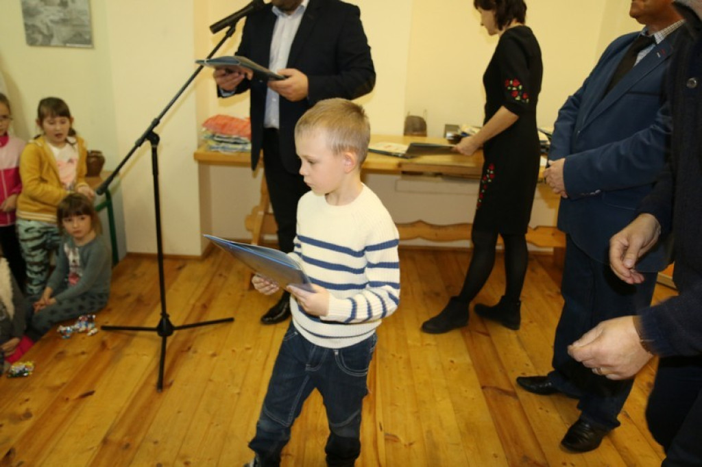 Wernisaż pokonkursowej wystawy konkursu „Niepodległość” w nowotarskim PCK