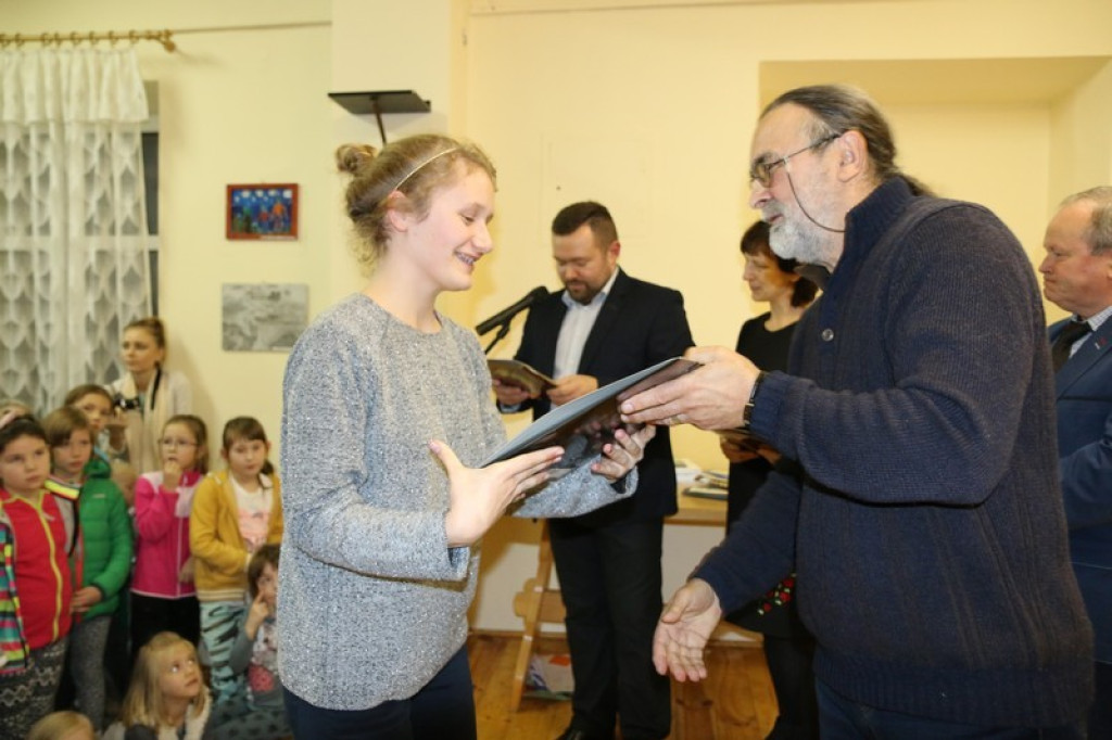 Wernisaż pokonkursowej wystawy konkursu „Niepodległość” w nowotarskim PCK