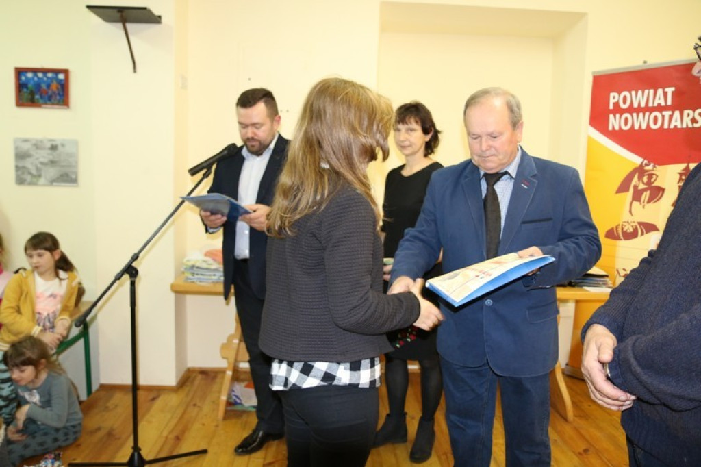 Wernisaż pokonkursowej wystawy konkursu „Niepodległość” w nowotarskim PCK