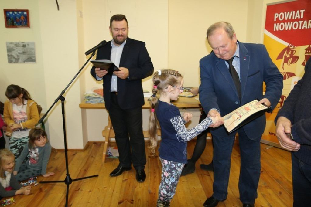Wernisaż pokonkursowej wystawy konkursu „Niepodległość” w nowotarskim PCK