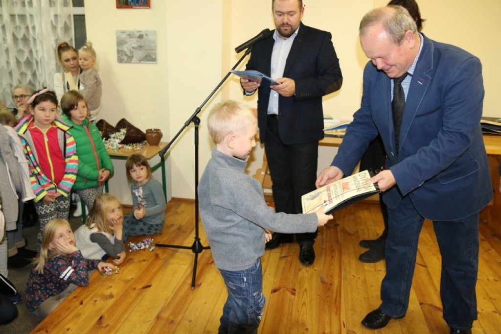 Wernisaż pokonkursowej wystawy konkursu „Niepodległość” w nowotarskim PCK