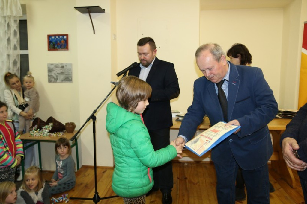 Wernisaż pokonkursowej wystawy konkursu „Niepodległość” w nowotarskim PCK