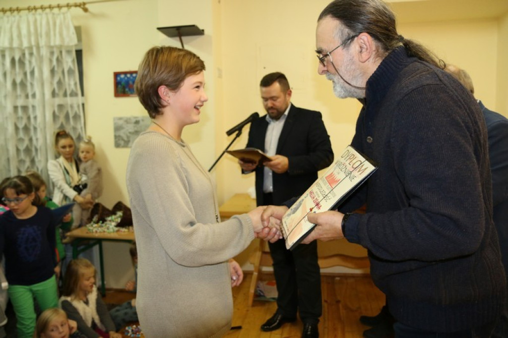 Wernisaż pokonkursowej wystawy konkursu „Niepodległość” w nowotarskim PCK