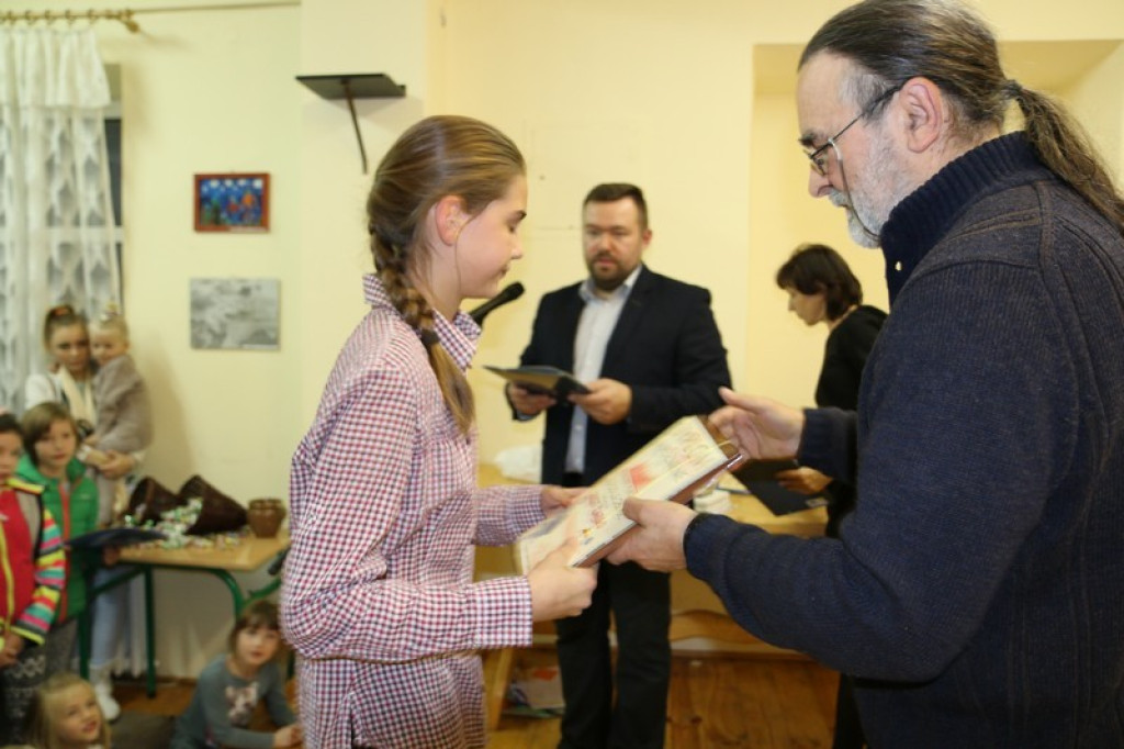Wernisaż pokonkursowej wystawy konkursu „Niepodległość” w nowotarskim PCK
