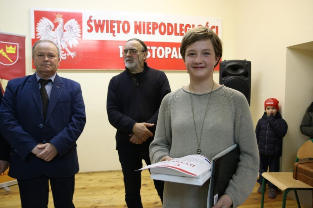Wernisaż pokonkursowej wystawy konkursu „Niepodległość” w nowotarskim PCK