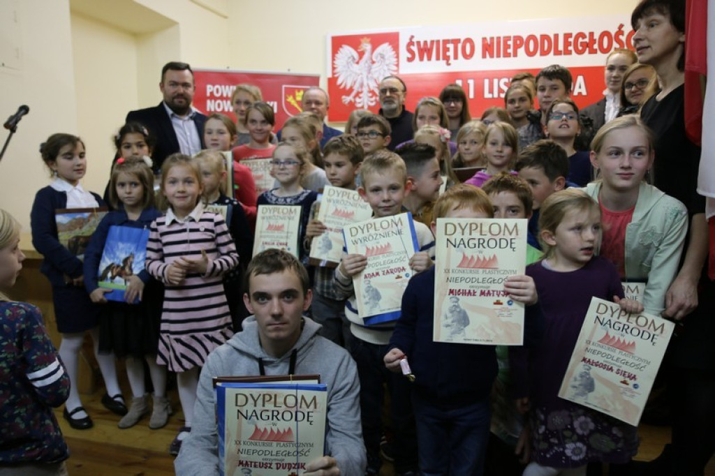 Wernisaż pokonkursowej wystawy konkursu „Niepodległość” w nowotarskim PCK