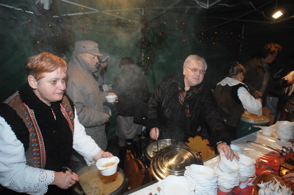 Wigilia Związku Podhalan na nowotarskim rynku
