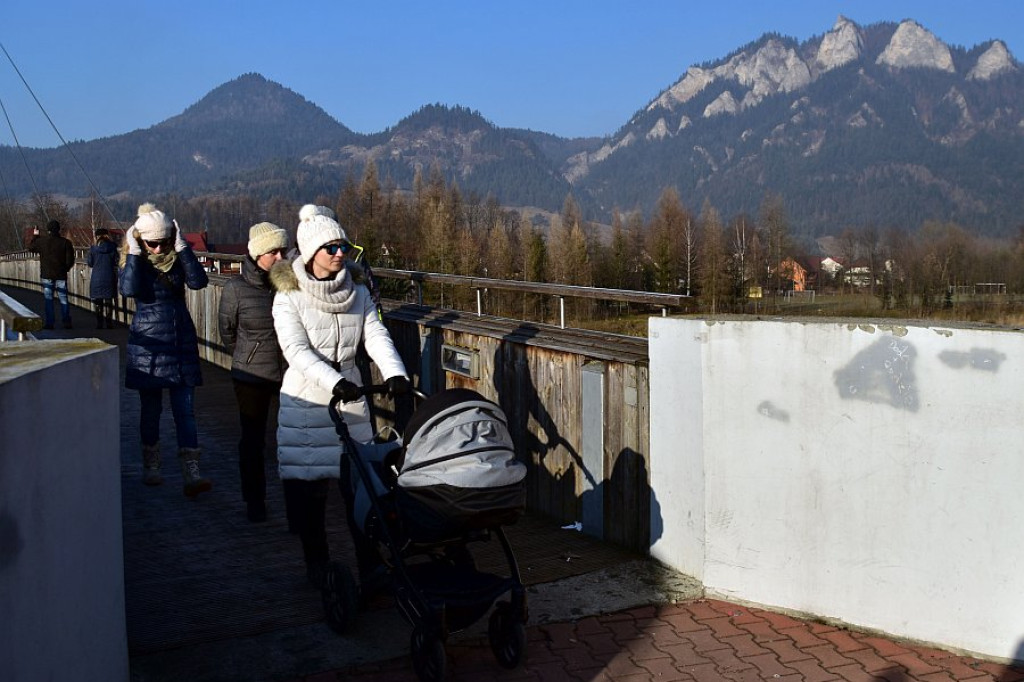 Turyści w Pieninach i nad Jeziorem Czorsztyńskim