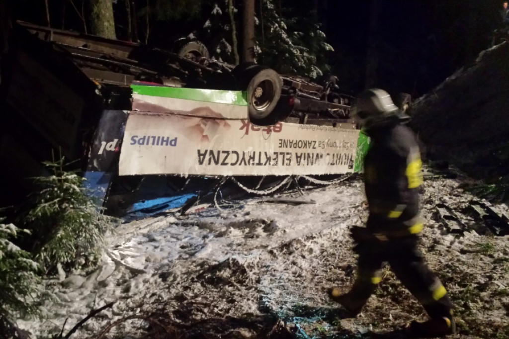 Wypadek busa na Drodze z Łysej Polany do Zakopanego