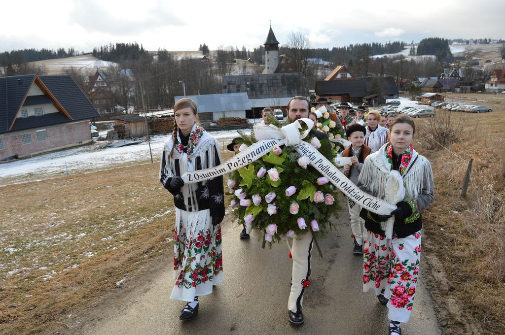 Z honorami pożegnali proboszcza