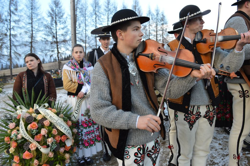 Z honorami pożegnali proboszcza
