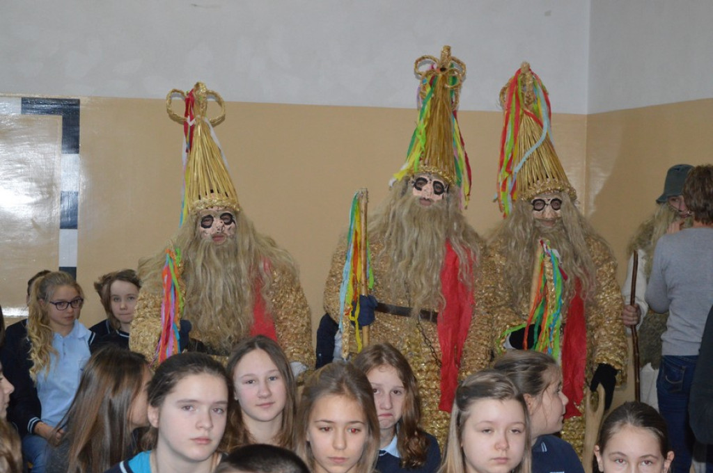 Anioły, pasterze i pokłon u żłóbka