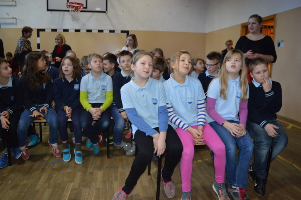 Anioły, pasterze i pokłon u żłóbka