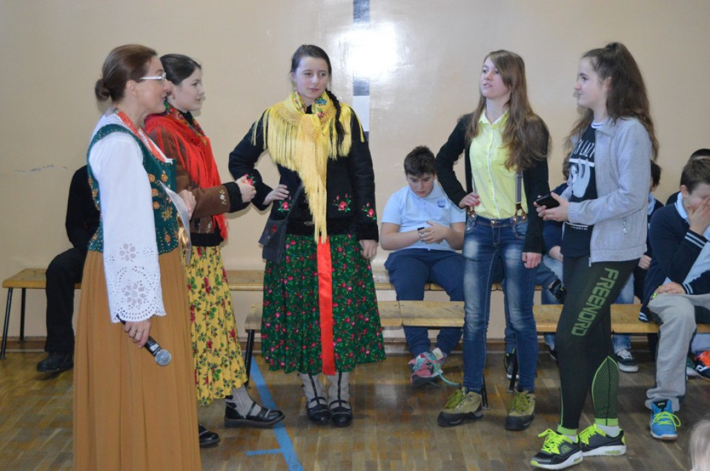 Anioły, pasterze i pokłon u żłóbka