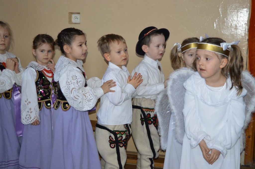 Anioły, pasterze i pokłon u żłóbka