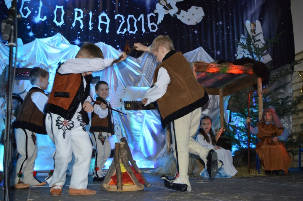 Anioły, pasterze i pokłon u żłóbka