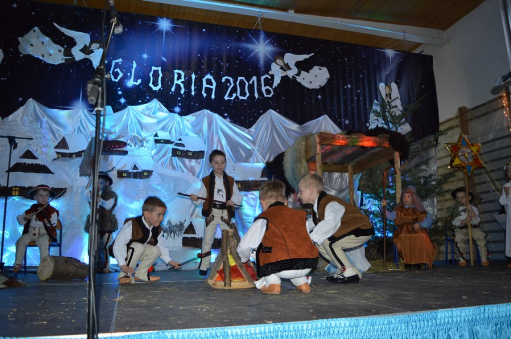Anioły, pasterze i pokłon u żłóbka