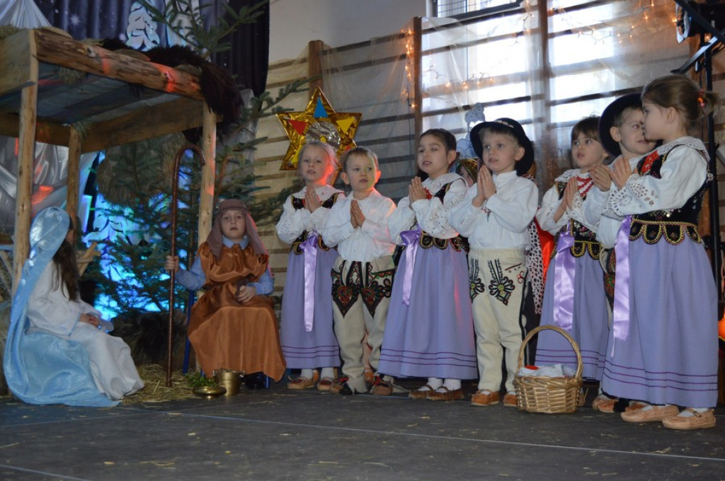 Anioły, pasterze i pokłon u żłóbka