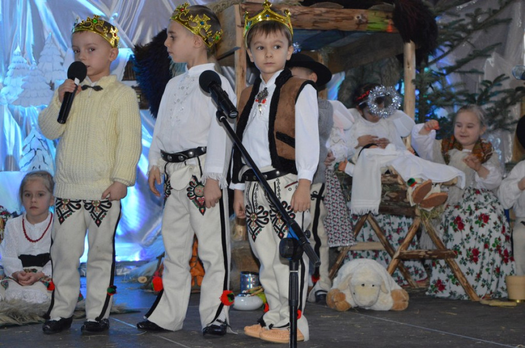 Anioły, pasterze i pokłon u żłóbka