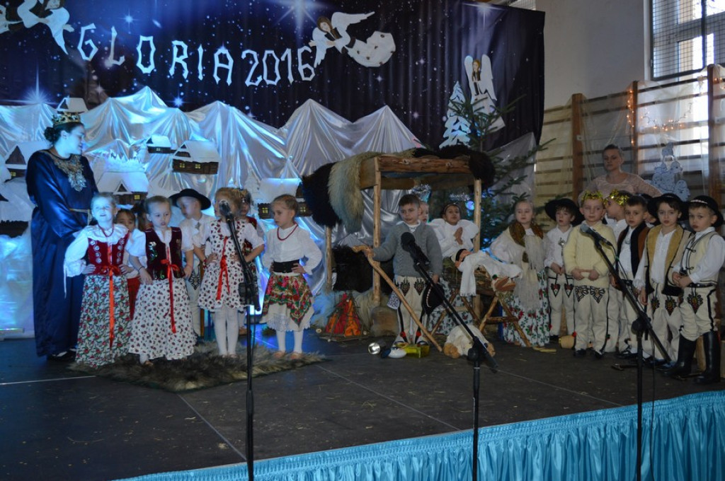 Anioły, pasterze i pokłon u żłóbka