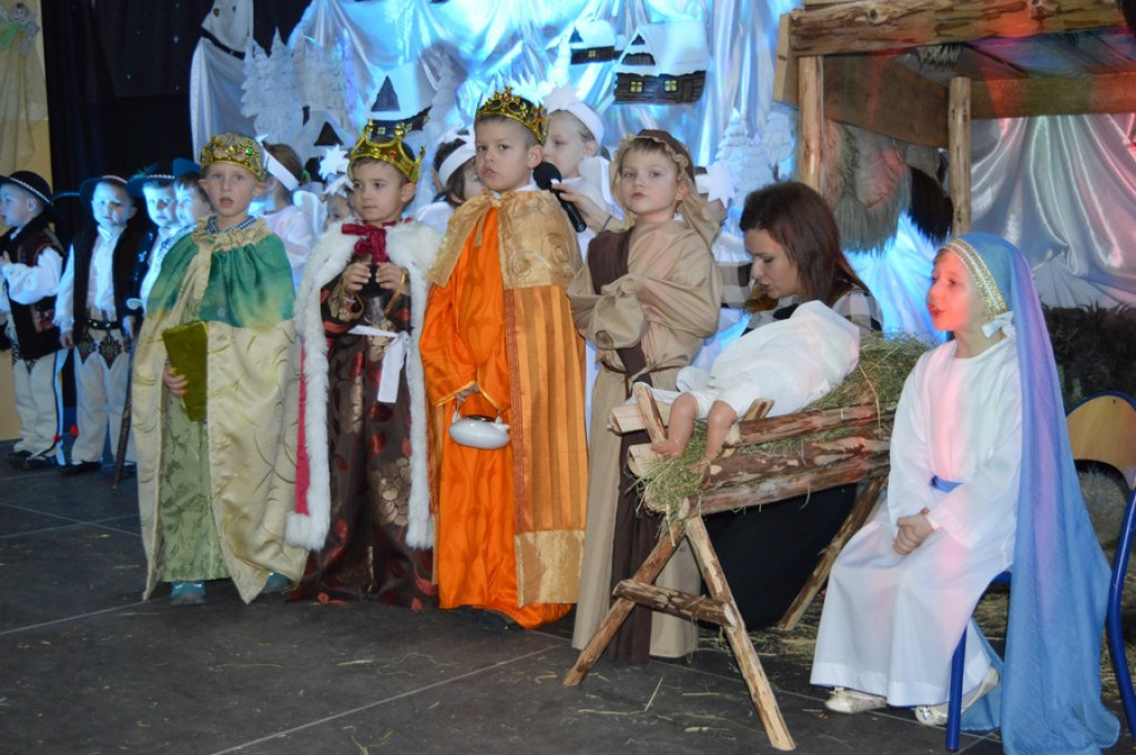 Anioły, pasterze i pokłon u żłóbka