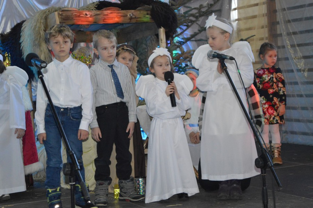 Anioły, pasterze i pokłon u żłóbka