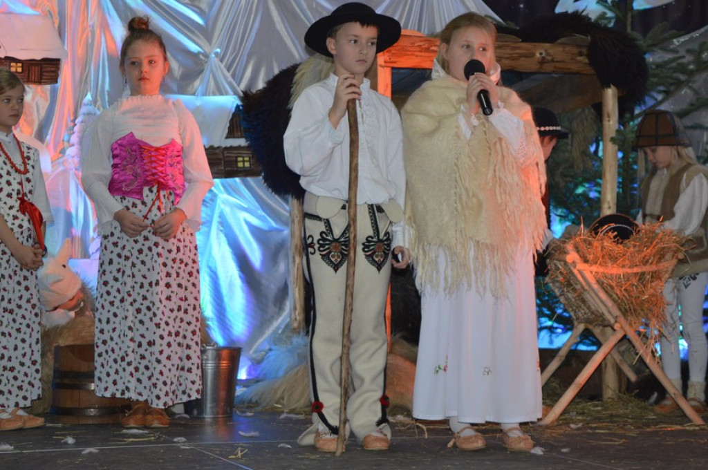 Anioły, pasterze i pokłon u żłóbka