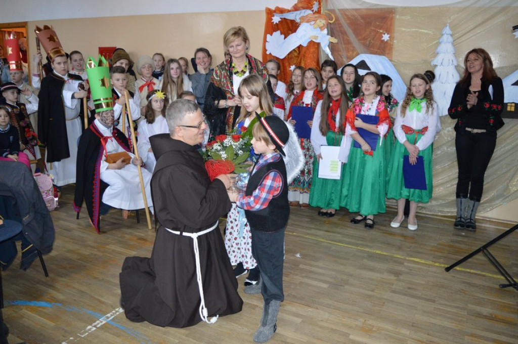 Anioły, pasterze i pokłon u żłóbka