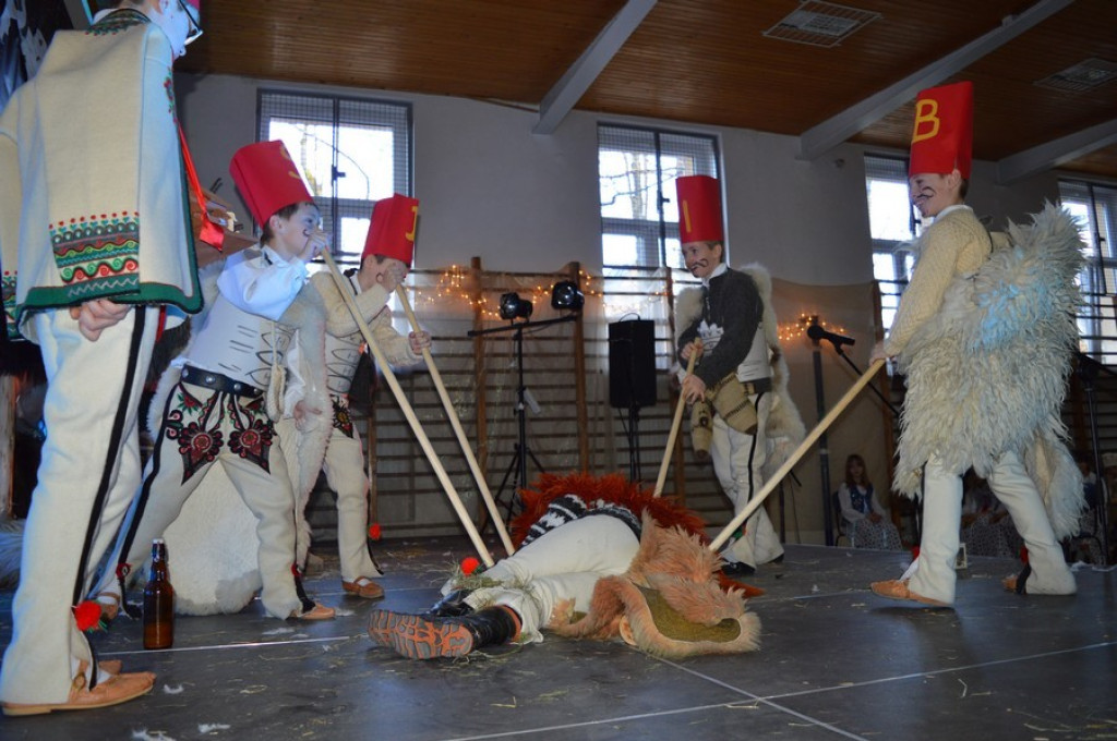 Anioły, pasterze i pokłon u żłóbka