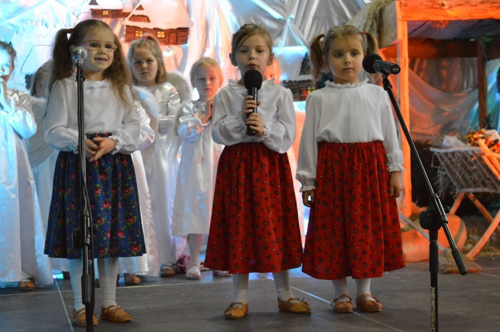 Anioły, pasterze i pokłon u żłóbka