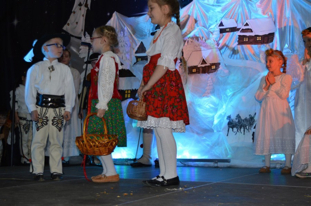 Anioły, pasterze i pokłon u żłóbka
