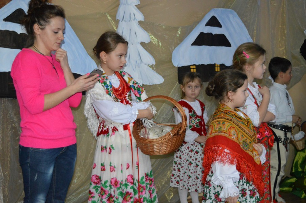 Anioły, pasterze i pokłon u żłóbka