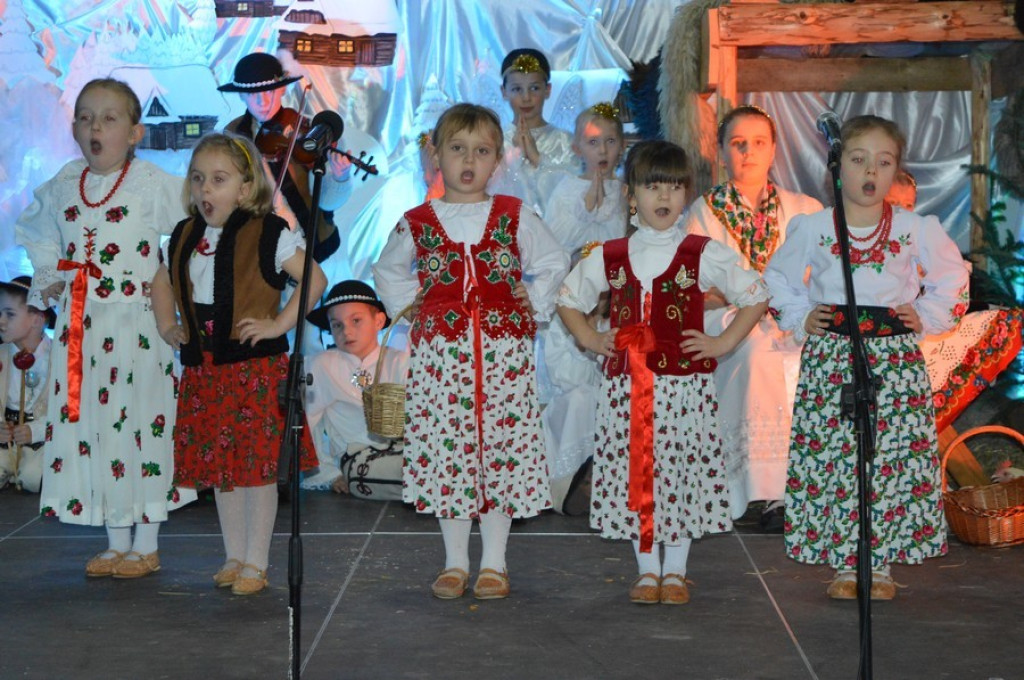 Anioły, pasterze i pokłon u żłóbka