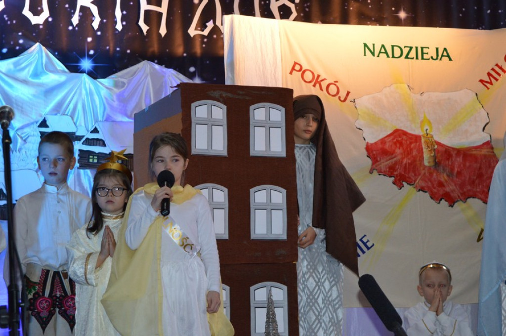 Kolędy ze strychu i Polska w złotej koronie