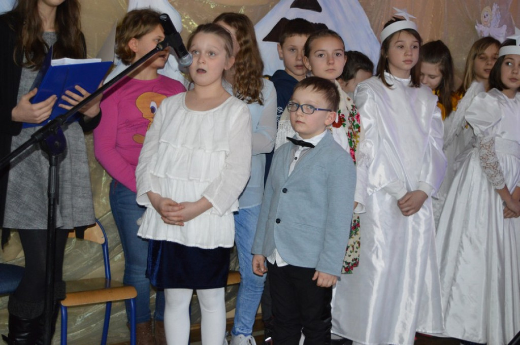 Kolędy ze strychu i Polska w złotej koronie