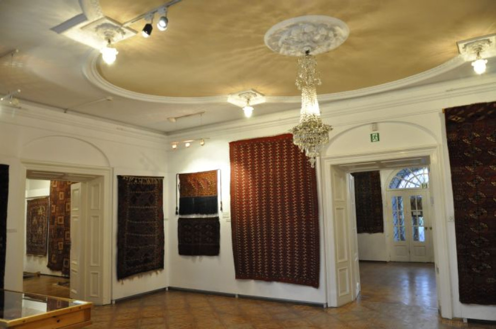 Galeria Kulczyckich: Wystawa kobierców i tkanin wschodnich