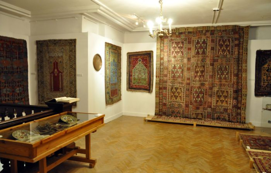 Galeria Kulczyckich: Wystawa kobierców i tkanin wschodnich