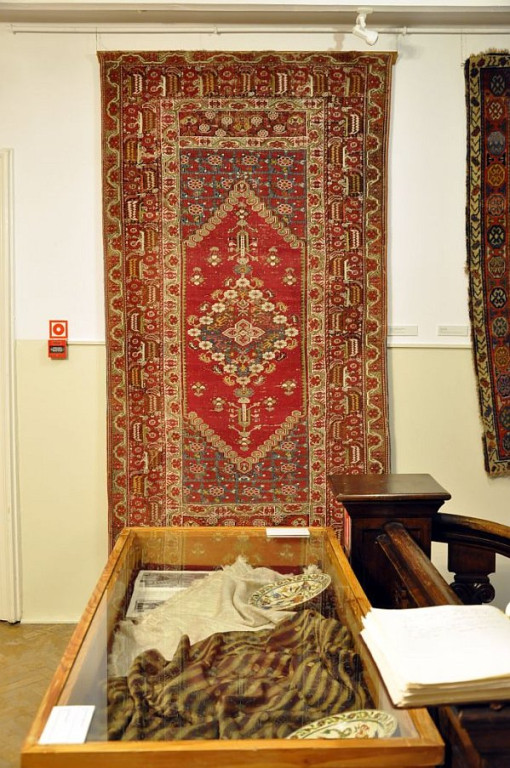 Galeria Kulczyckich: Wystawa kobierców i tkanin wschodnich