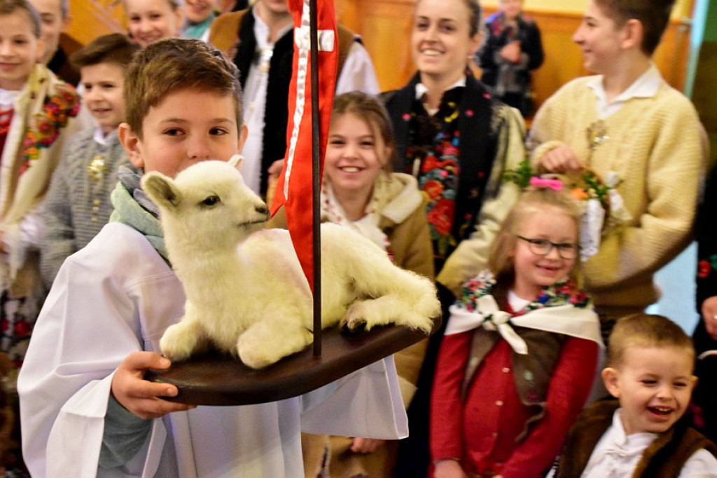Wielka Sobota: Święcenie pokarmów w Poroninie