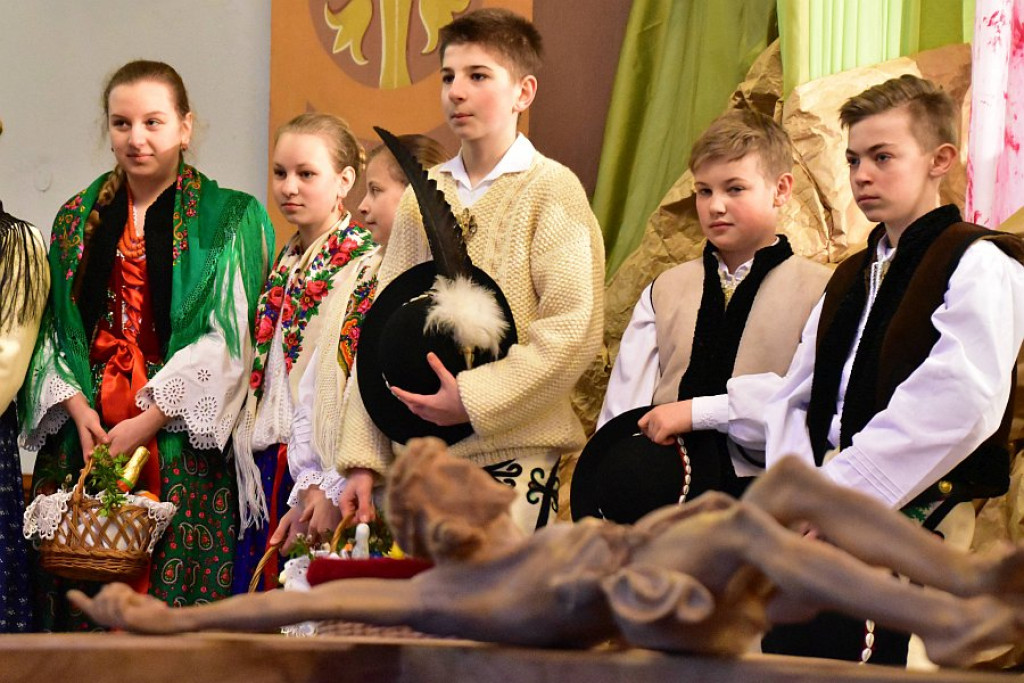 Wielka Sobota: Święcenie pokarmów w Poroninie