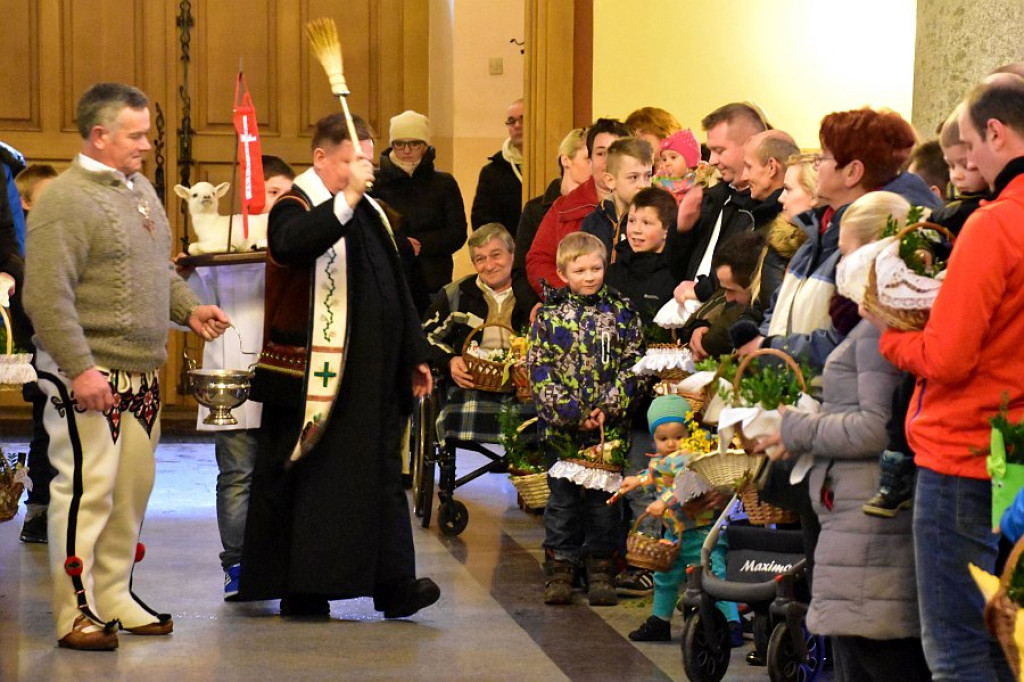 Wielka Sobota: Święcenie pokarmów w Poroninie