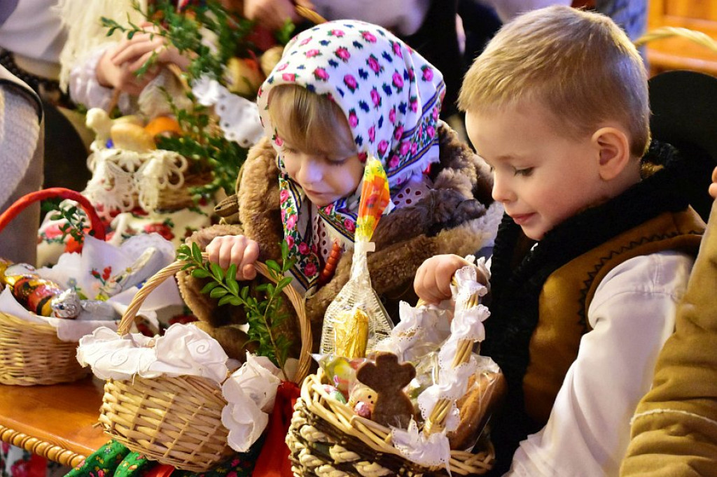 Wielka Sobota: Święcenie pokarmów w Poroninie