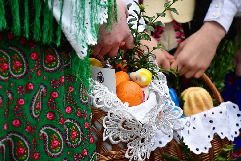 Wielka Sobota: Święcenie pokarmów w Poroninie