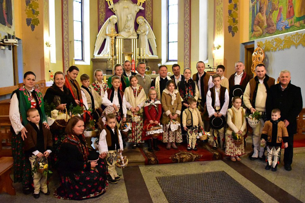 Wielka Sobota: Święcenie pokarmów w Poroninie