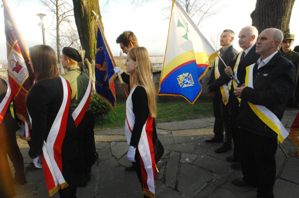 Ziemia z Katynia na nowotarskim cmentarzu
